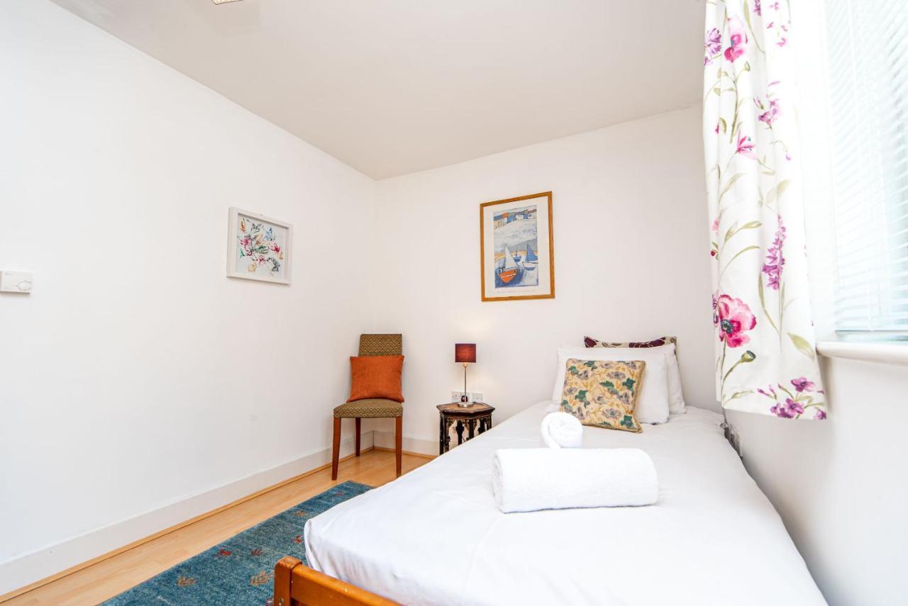 Pass The Keys Delightful Apartment Close To River In Se16 Londra Esterno foto